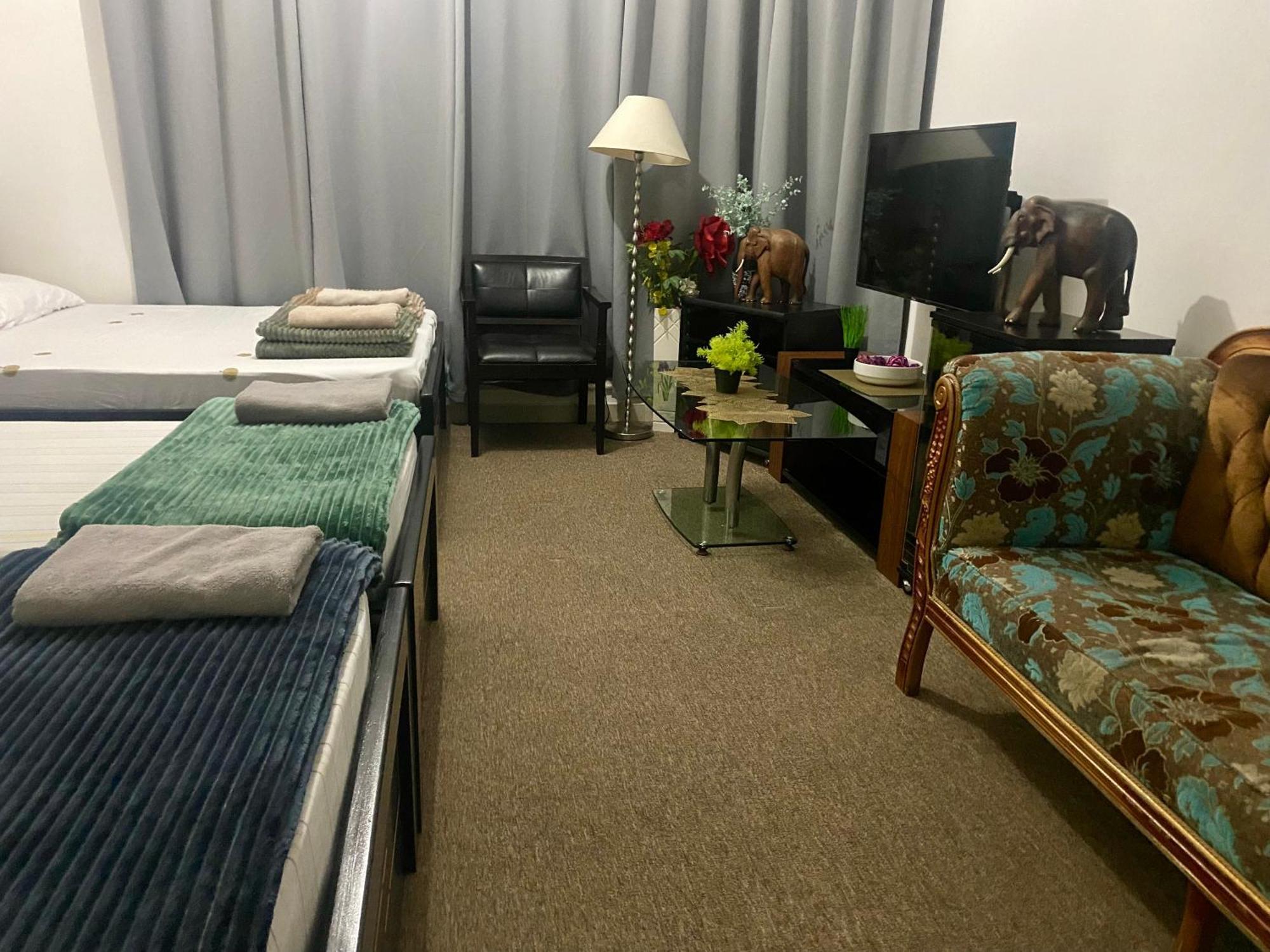 A Home Away From Home アブダビ エクステリア 写真
