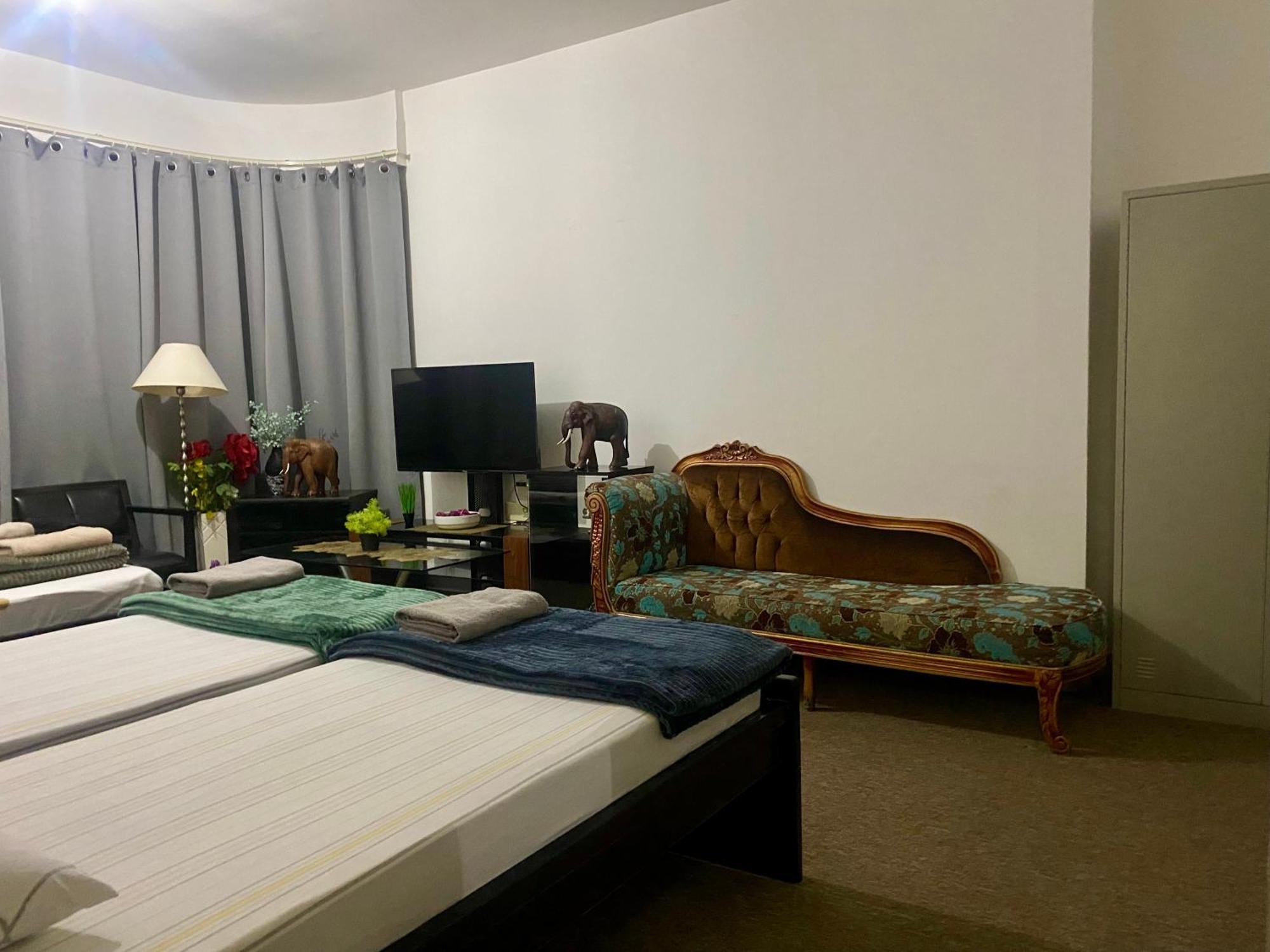 A Home Away From Home アブダビ エクステリア 写真